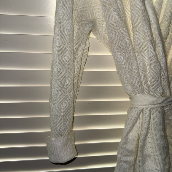 City Chic Cream Textured Wrap Robe - Picture 4 of 9